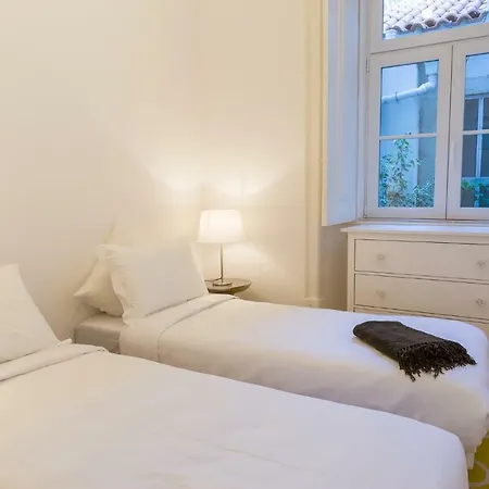 Апартаменты Chiado - In