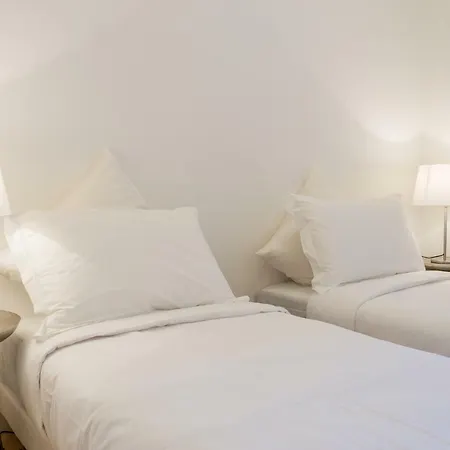 Апартаменты Chiado - In