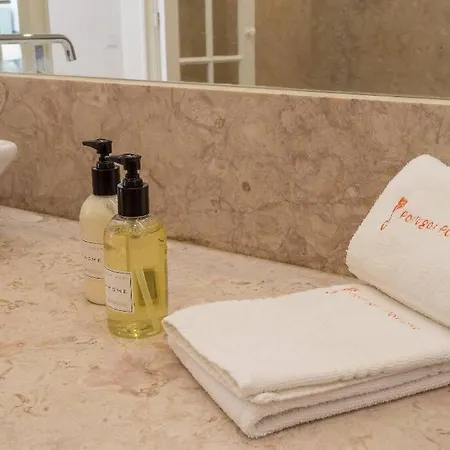 Chiado - In Apartment *