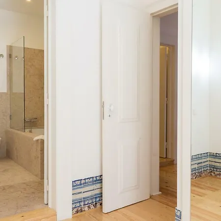 아파트 Chiado - In *